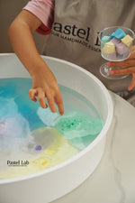 將圖片載入圖庫檢視器 彩虹粒粒彈桶 Rainbow Bath Bomb Cube Tub (內附小玩具)
